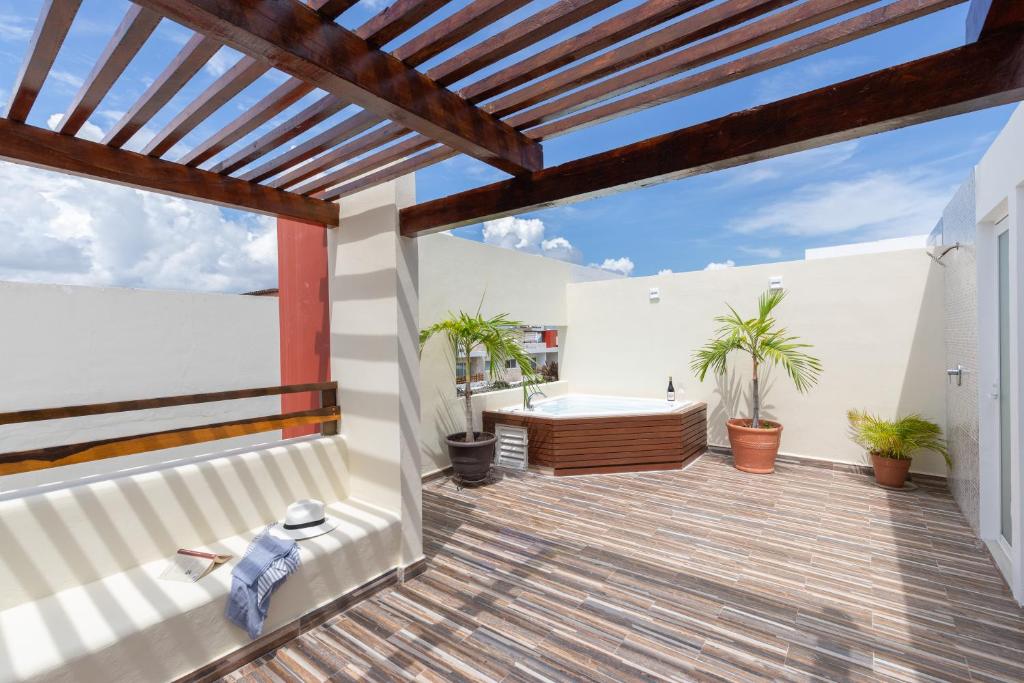 Marvelous PH with private terrace and plunge pool