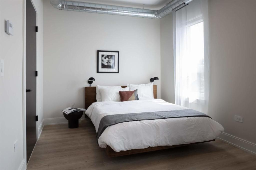 Chic Wrigleyville Studio with W&D by Zencity