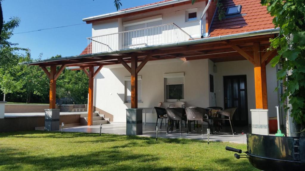 Mandula Apartmanok (Badacsonytomaj)