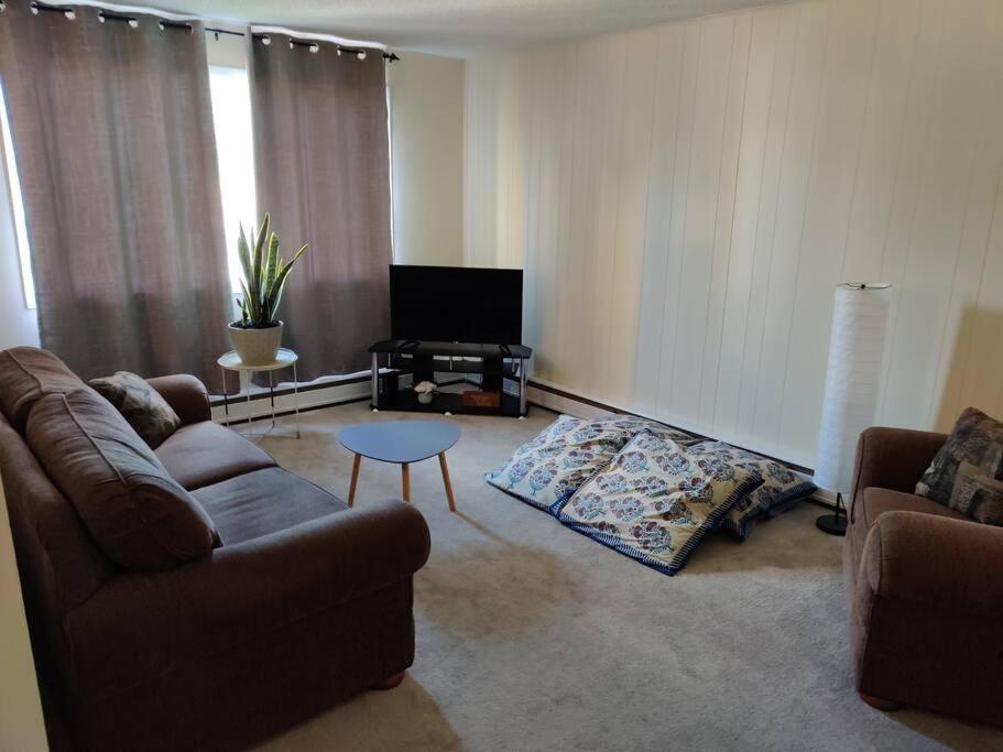A Home Away - Great downtown 1 bedroom suite! (Regina)