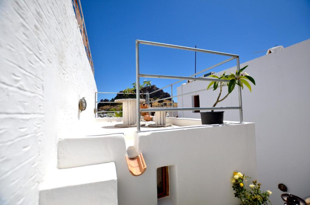 Lindos Esel Suites