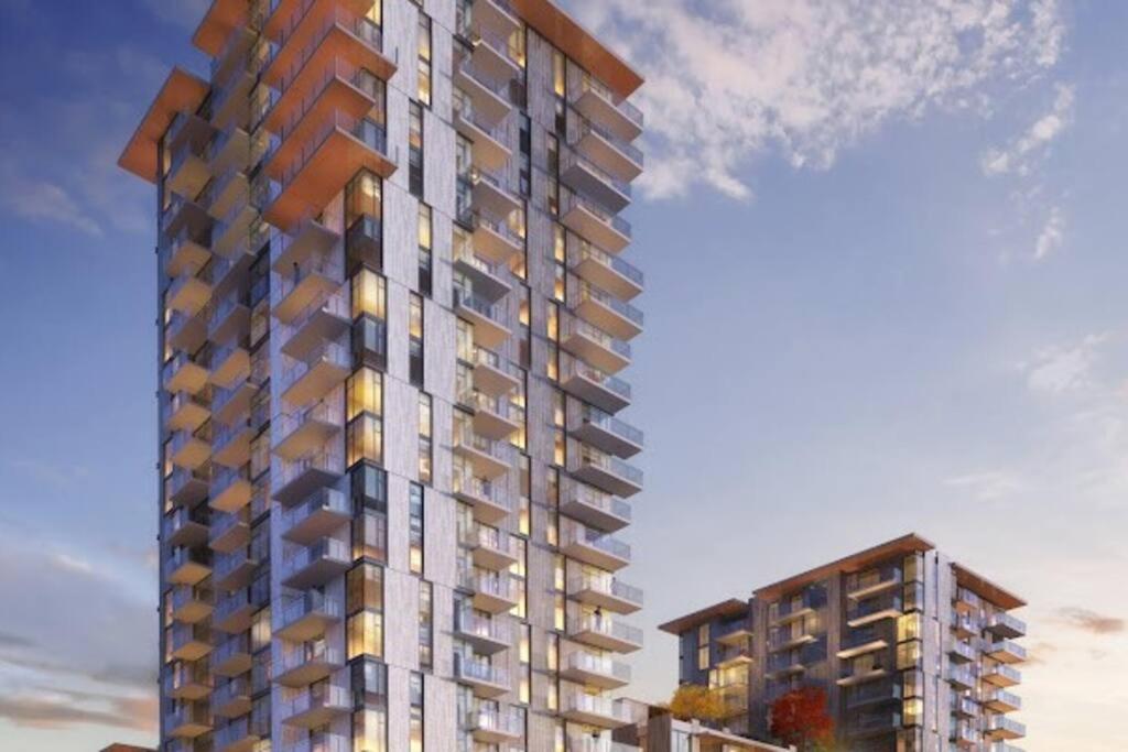 Modern 1-Bedroom Plus Den Condo with Convenient Computer Setup
