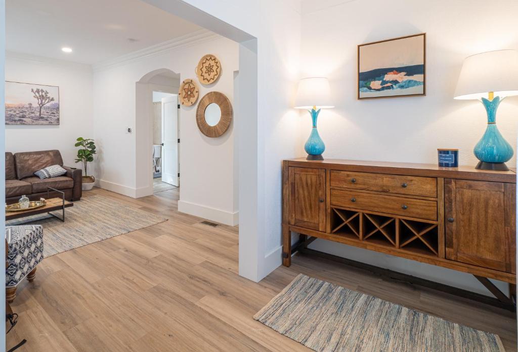 Plush 2-bed apt in Riverside Heights! (Reno)