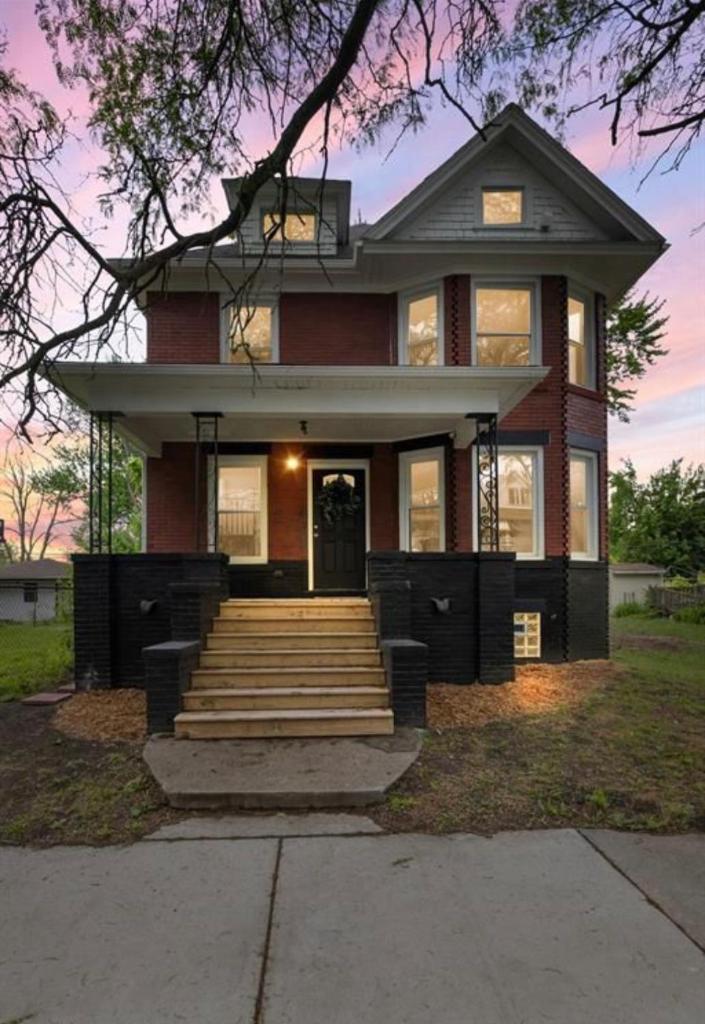 Cozy 4 beds 2 baths house/downtown Detroit