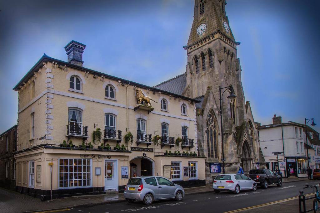 The Golden Lion Hotel (St Ives)