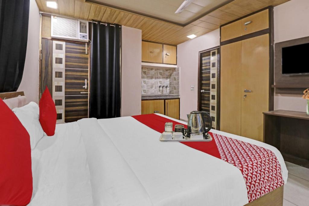 OYO Hotel Knight Inn Near Samaypur Badli Metro Station