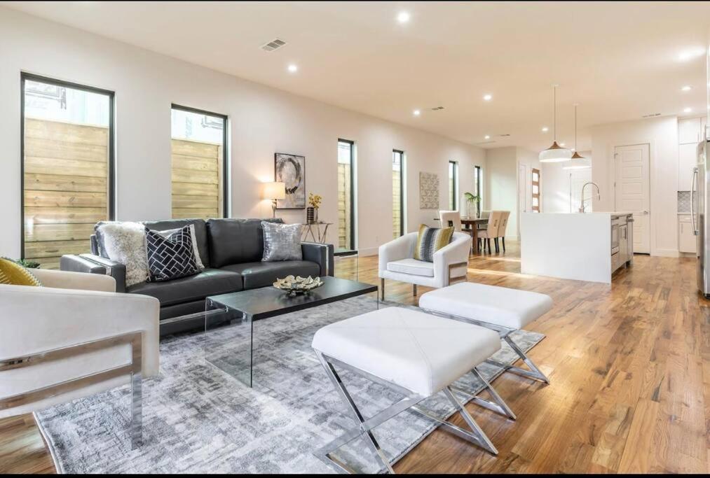 NEW 3 BDR Modern Lux - Townhouse Uptown