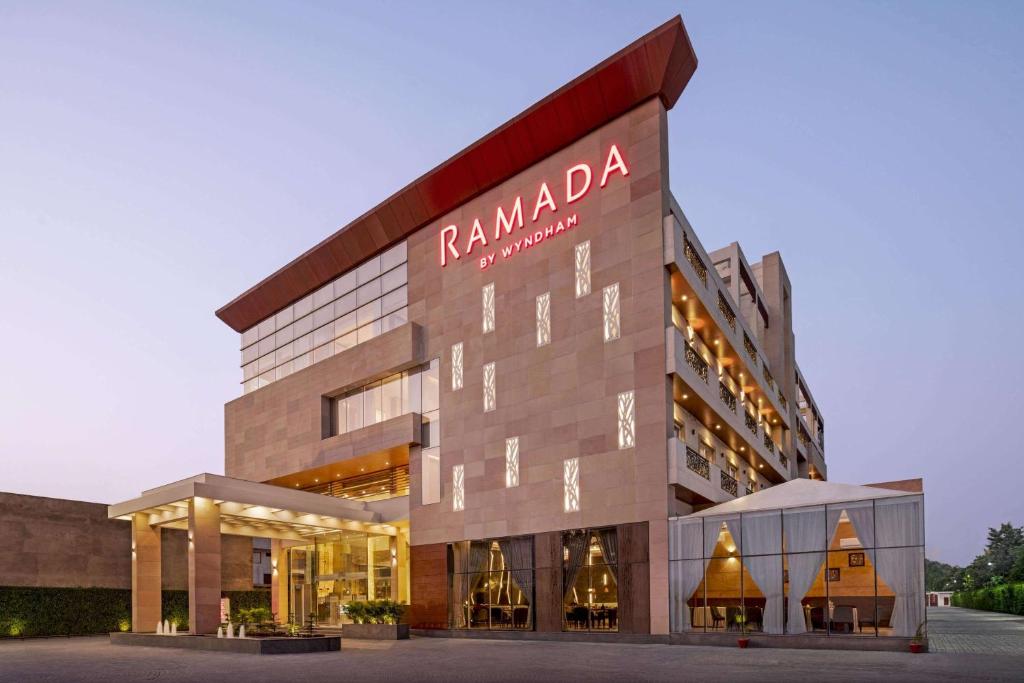 Ramada by Wyndham Aligarh GT Road (Alīgarh)