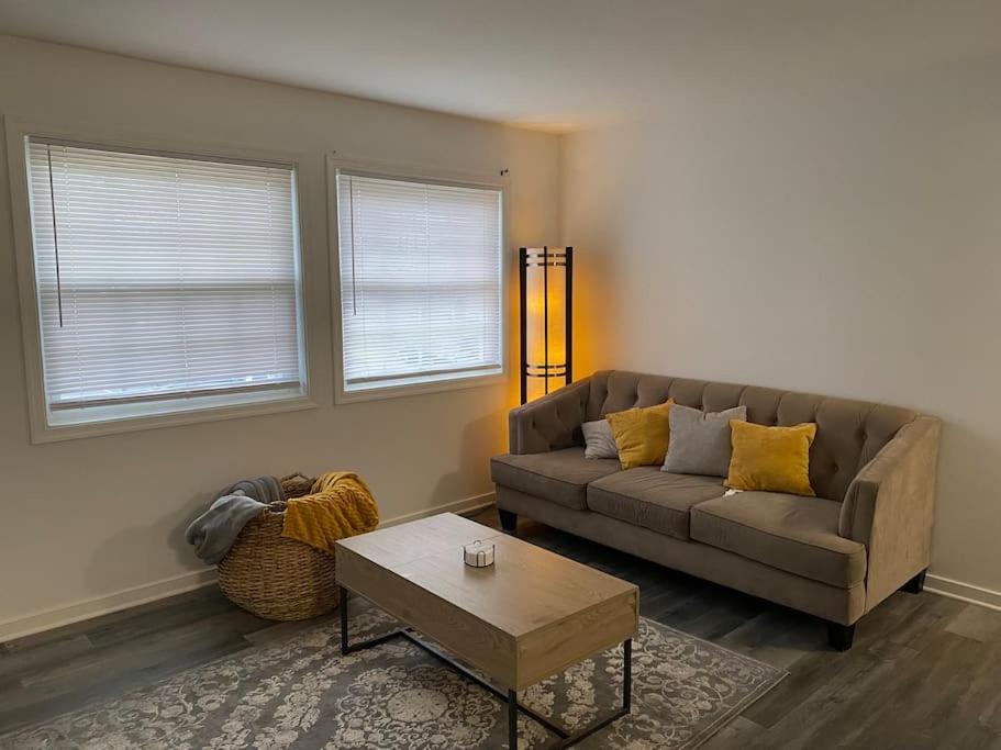 Cozy 2-bedroom rental unit w/free parking