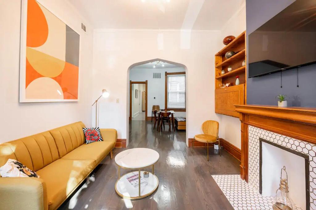Lincoln Park 3 BR Penthouse