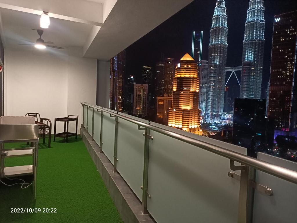 1908sqft with huge balcony for BBQ @ Legasi Kg baru facing KLCC twin tower LRT train next to building
