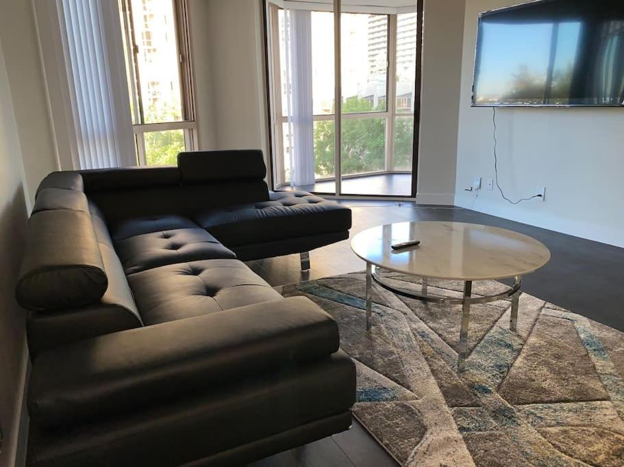 Spacious 2 bedrooms 2 baths. Right in Downtown LA
