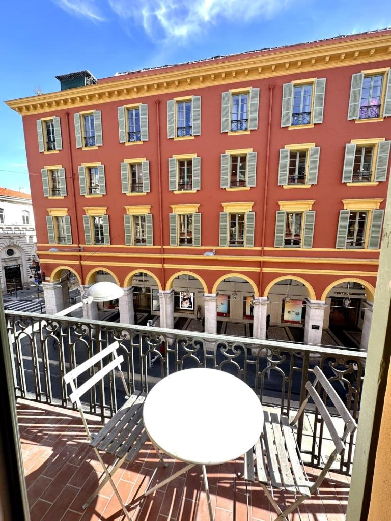 Cosy love nest near the sea Place Massena