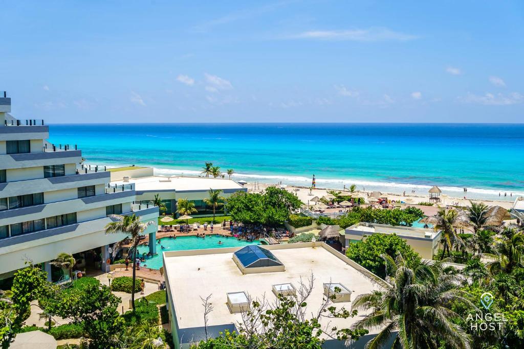 Fabulous Oceanview Suite with Private Jacuzzi plus Access to Beach&Pools