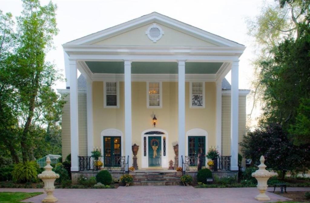 Clevedale Historic Inn and Gardens (Spartanburg)