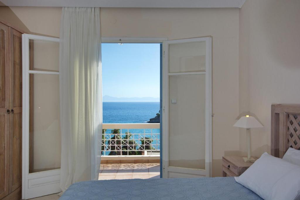 Alonissos Beach Bungalows And Suites Hotel