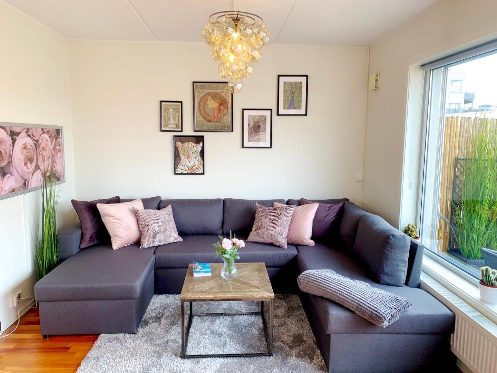 Sentral 3 roms top leilighet med gratis parkering