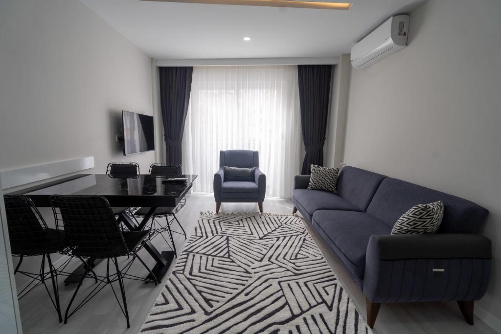 Apartment with Balcony Close to Beach in Muratpasa