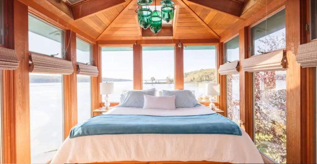Hudson Riverfront Home (Catskill)