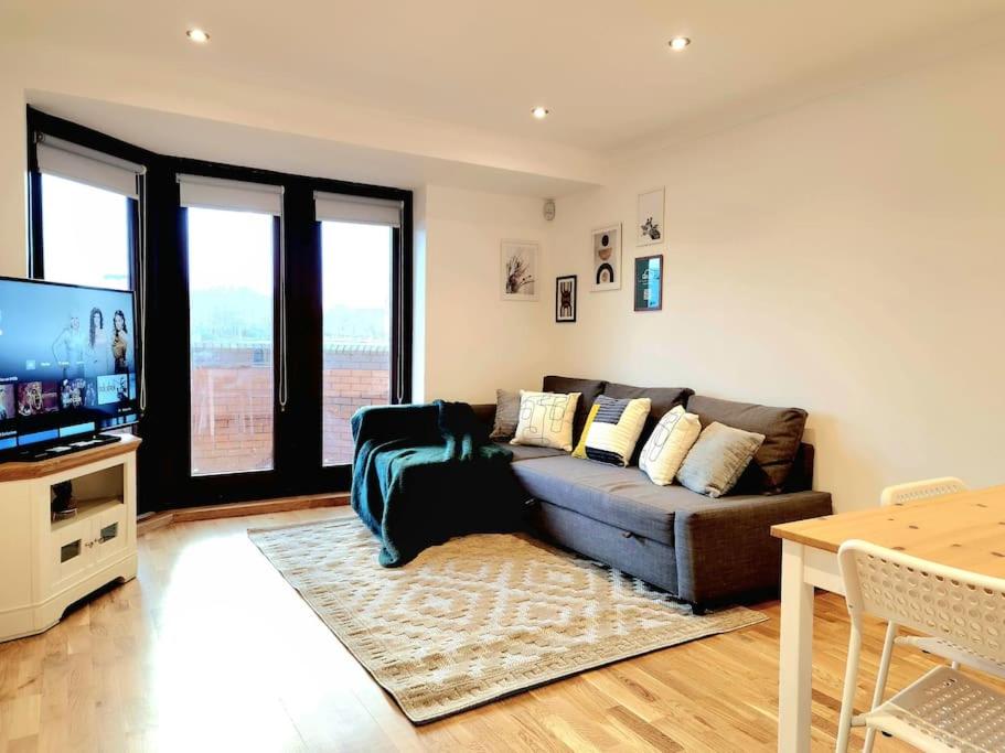 Charming Home Overlooking River Clyde