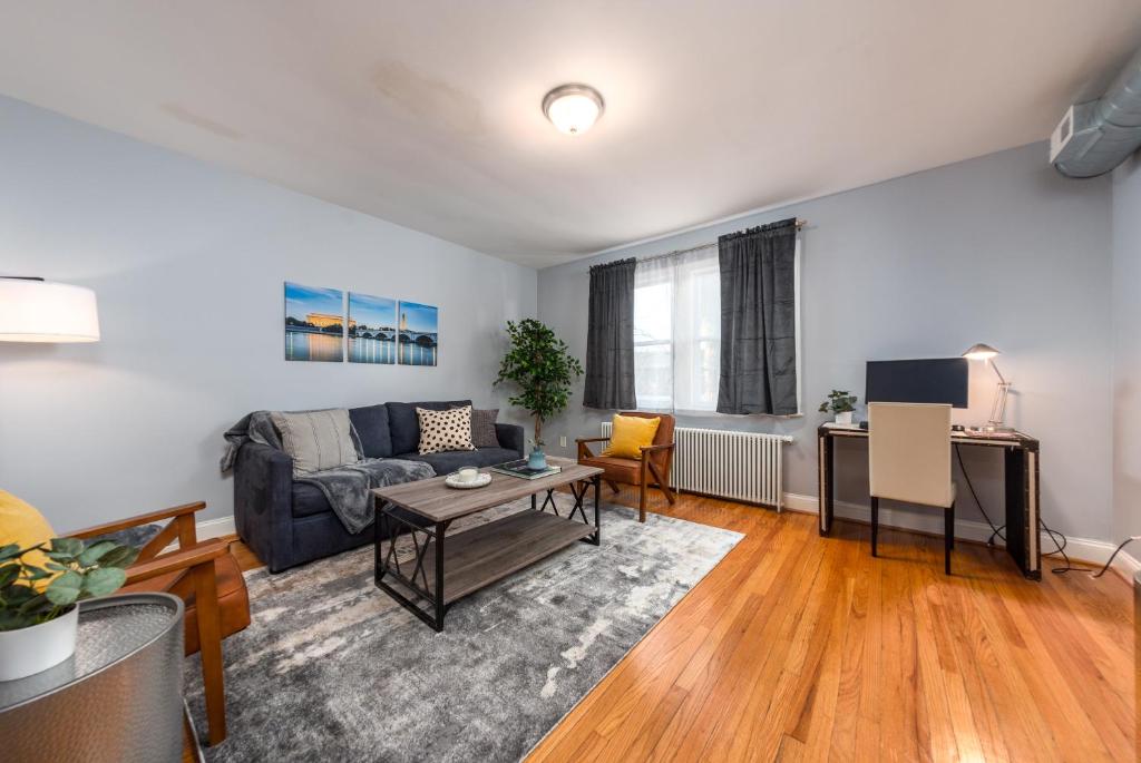 Capitol Hill Apartment with FREE Parking
