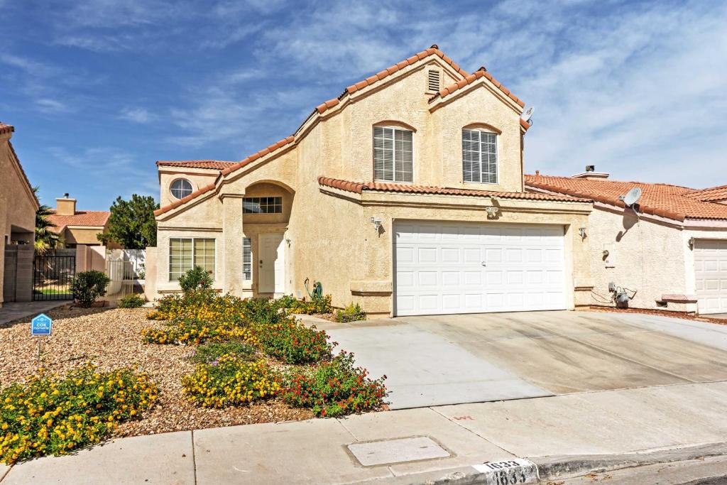 Spacious Las Vegas Home - Near Golfing and Hiking!