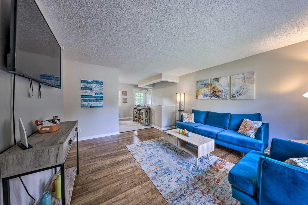 Updated Capital Suite Less Than 3 Mi to Dtwn Topeka! (Topeka)