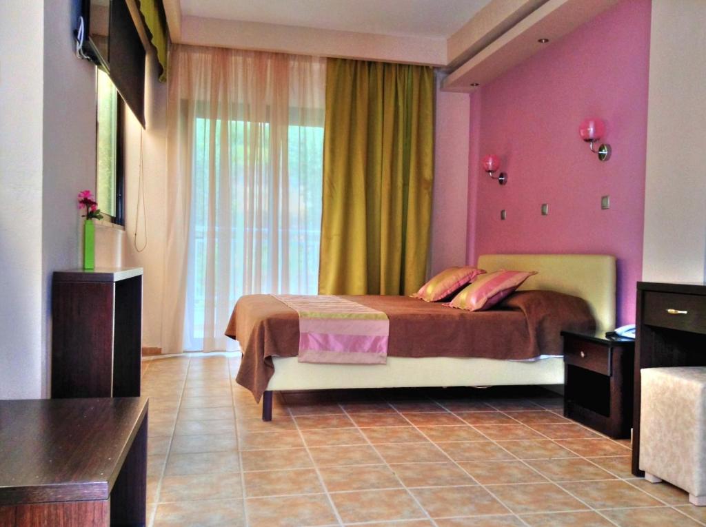 Maranton Beach Hotel (Kinira)