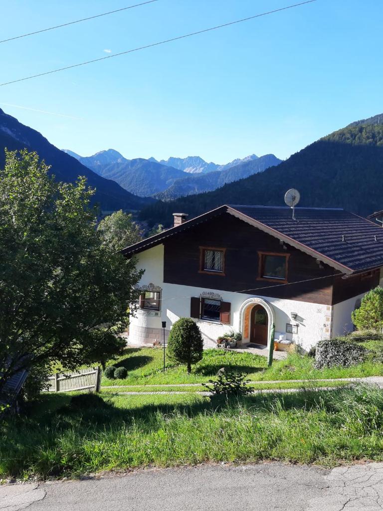 Große Ferienwohnung mit Balkon in sonniger Hanglage 1 Stock
