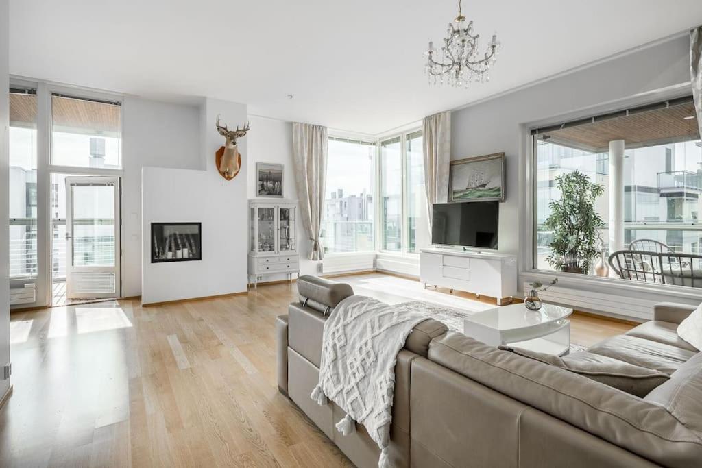Spacious Home With four Terrace