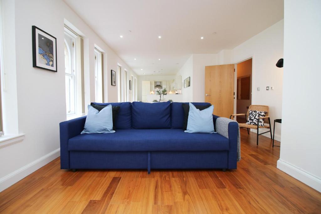 No 2 Under the Clock by Stay South Wales -Sleeps 6
