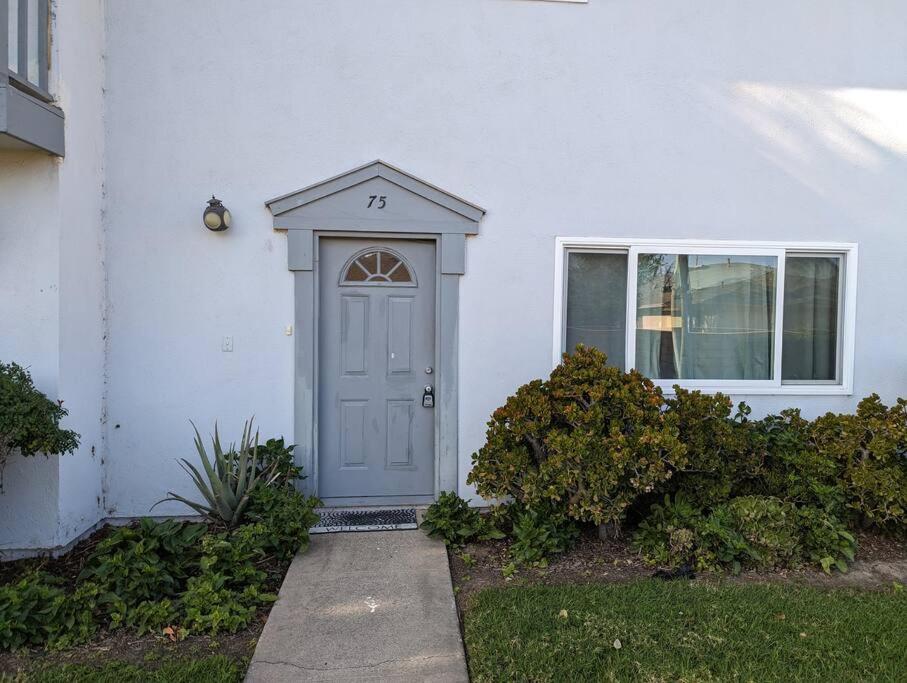 Cozy & Quiet Townhome (Tustin)