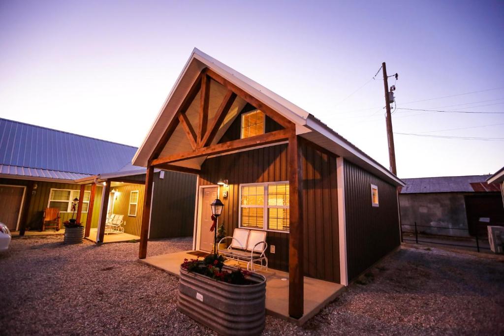 Knotty Squirrel Cabins (Mountain View)