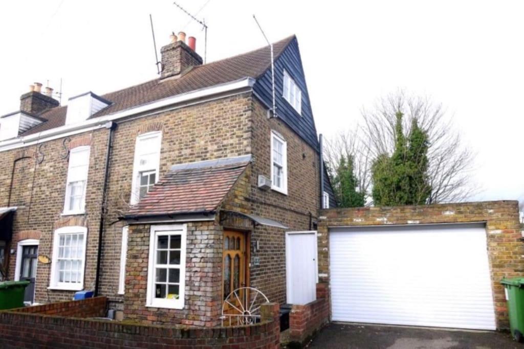 3bedroom beautiful cottage (Cheshunt)