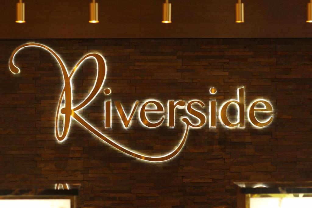 Riverside Lodge Hotel (Irvine)