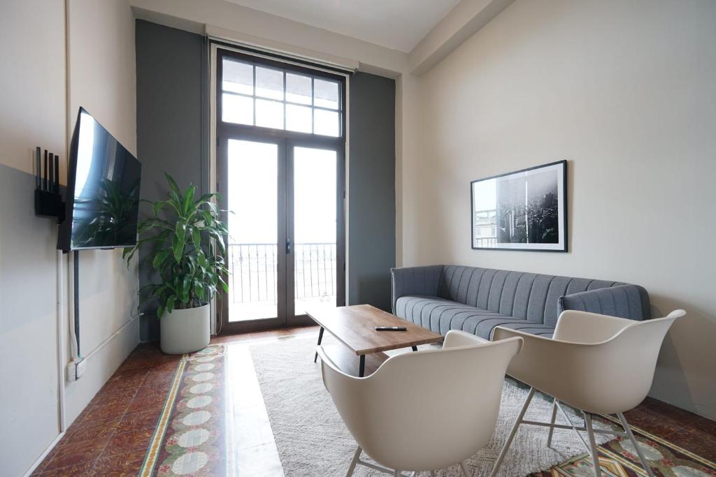 Beautiful 2BR with Balcony in Casco Viejo
