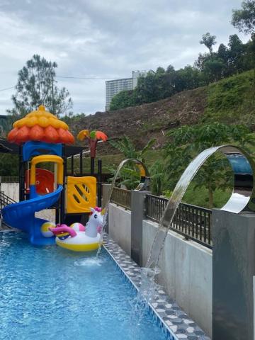 Villa 20PAX 3BR with Spa Pool n Karaoke home theater n Pool Tbl near SPICE ARENA (Bayan Lepas)