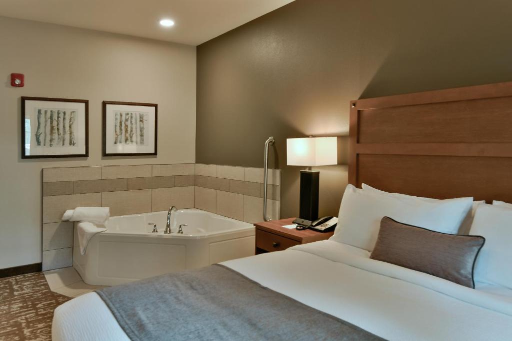 GrandStay Hotel & Suites (Sisters)