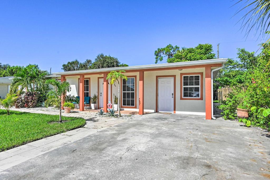 Convenient Naples Retreat Less Than 4 Mi to Beach!
