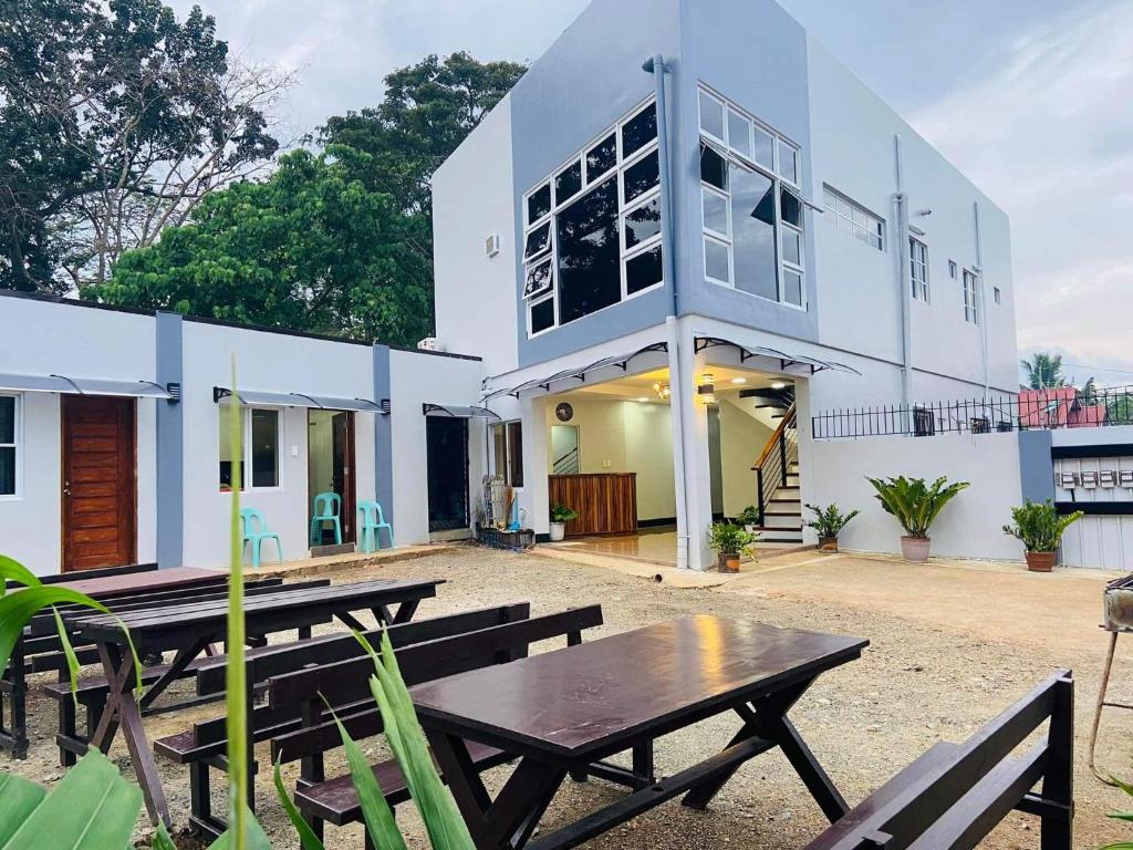 Mongki's Pensionhouse