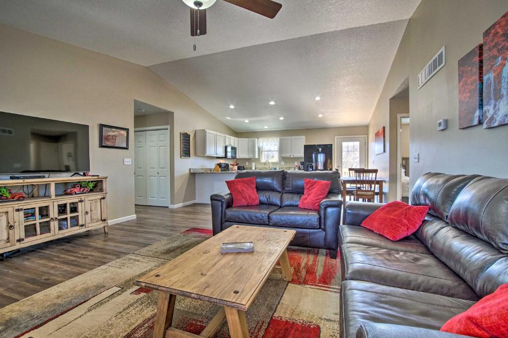 Spacious Home with Deck (Emporia)