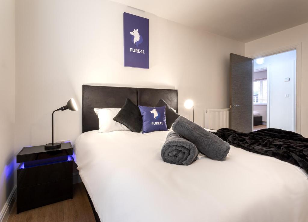 Home Away From Home - Contractors & Leisure - Central - Parking - Contractors - Leisure - Ensuite - Work Space
