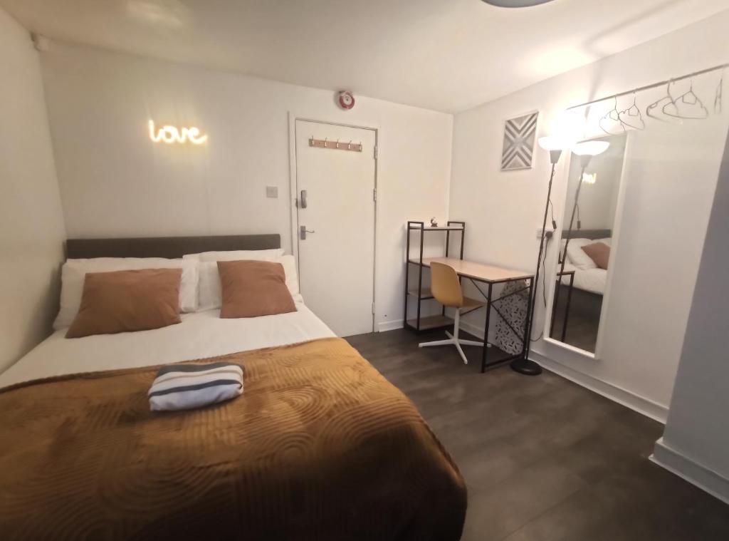 Cosy & Convenient 1 Bed Studio in the Inner-City