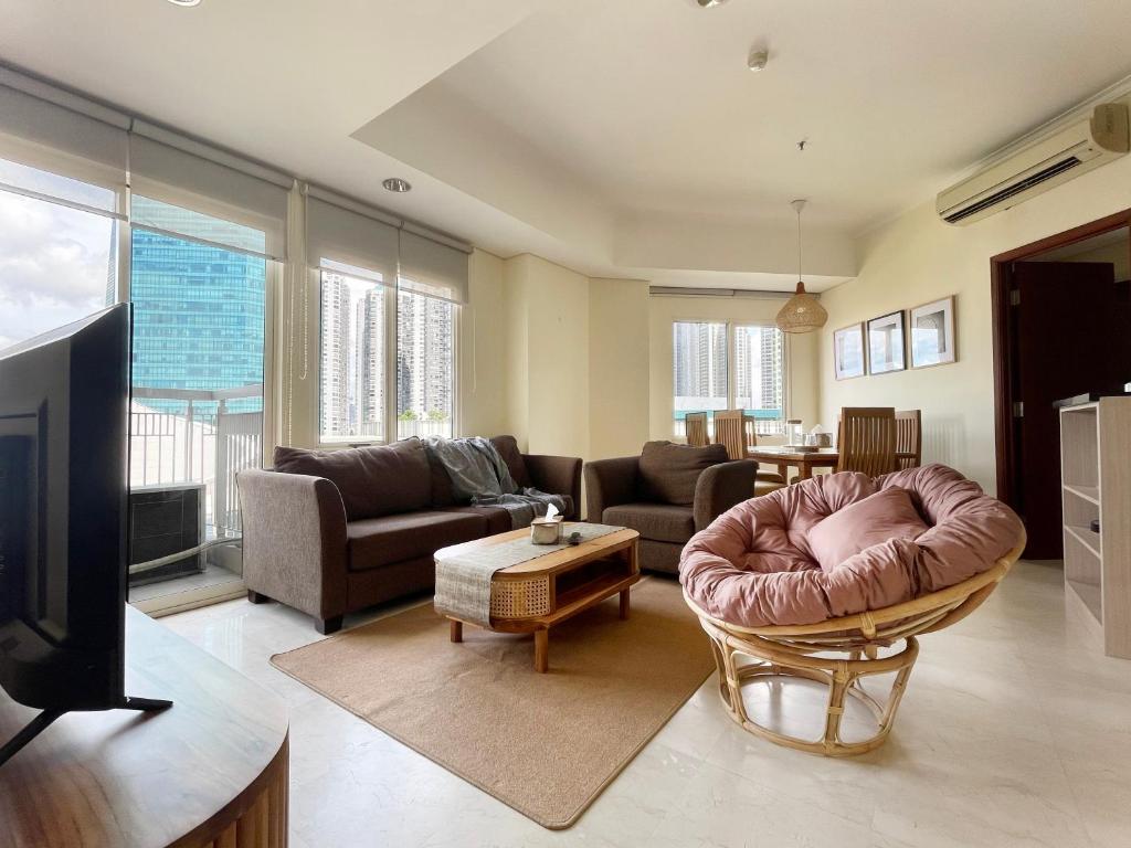 Cozy 2BR Apt Right Next to Central Park Mall