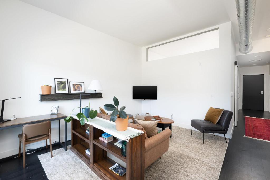 Flexhome Skywalk to Fiserv U6 Rooftop Gym Parking