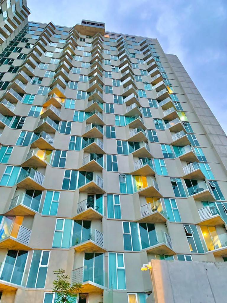 Único Apartamento en Nuevo y Moderno Condominio