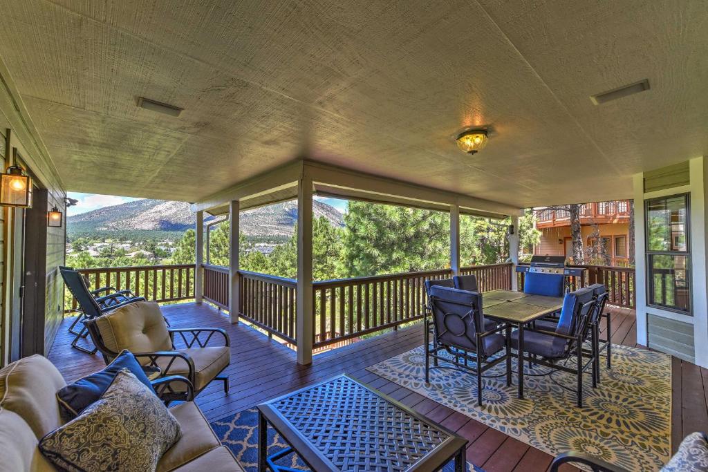 Upscale Flagstaff Home with Hot Tub