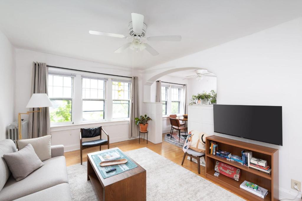 Flexhome East Side Vintage 2BR B2