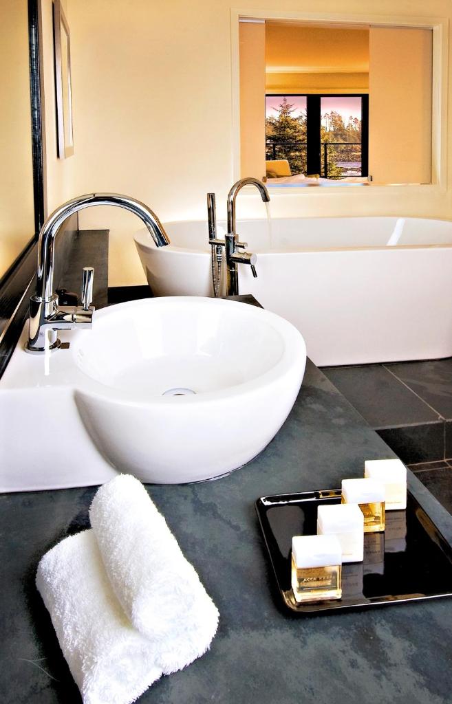 Black Rock Oceanfront Resort (Ucluelet)