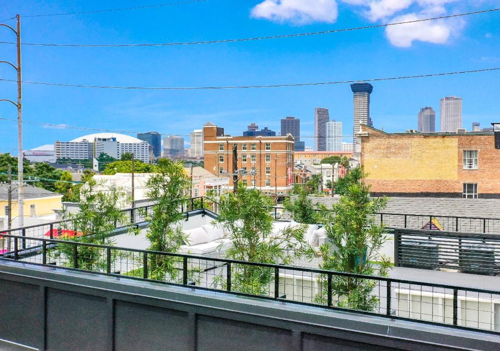 Galaxy Villa w/ Private Rooftop- Latitude@OCH